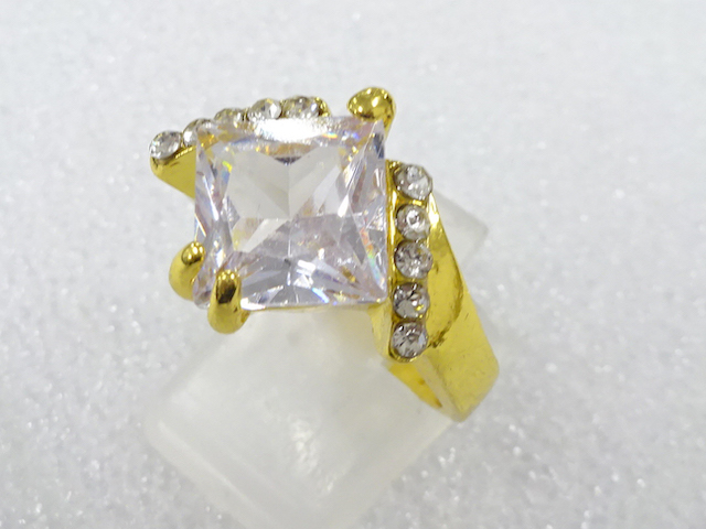Crystal ring (size 21)
